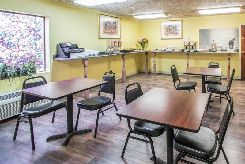 Red Roof Inn Marion, In Экстерьер фото